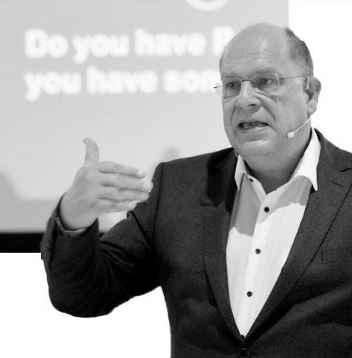 joerg risse akademia